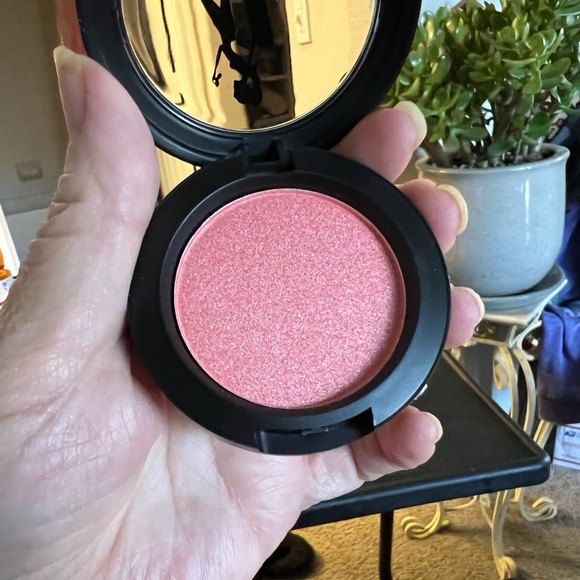 LOVE ME - Bombshell Blush - Picture 2 of 5
